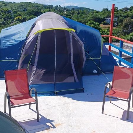 Rooster Run Glamping Camping Has Rooftop And Off The Ground Glamping Experience For 1 To 16 In A Single Tent And Views Of The Rain Forrest And To Culebra Across The Atlantic Ocean W Tents, Linens, Deluxe Air Beds, Warm Shower And More At A Great Pric ビエケス エクステリア 写真