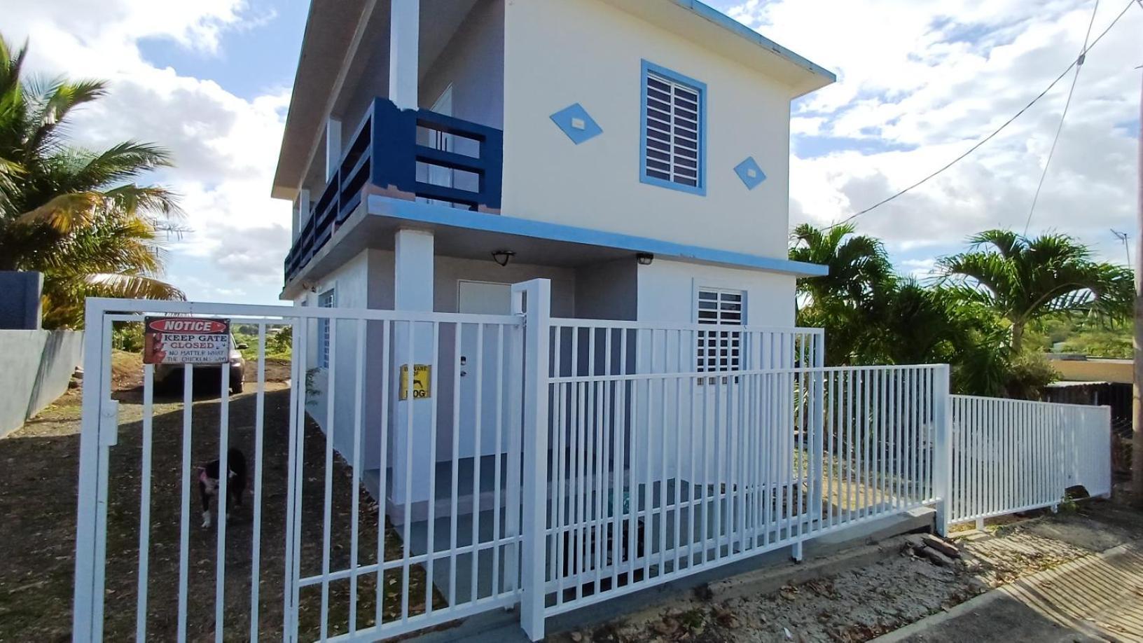 Rooster Run Glamping Camping Has Rooftop And Off The Ground Glamping Experience For 1 To 16 In A Single Tent And Views Of The Rain Forrest And To Culebra Across The Atlantic Ocean W Tents, Linens, Deluxe Air Beds, Warm Shower And More At A Great Pric ビエケス エクステリア 写真