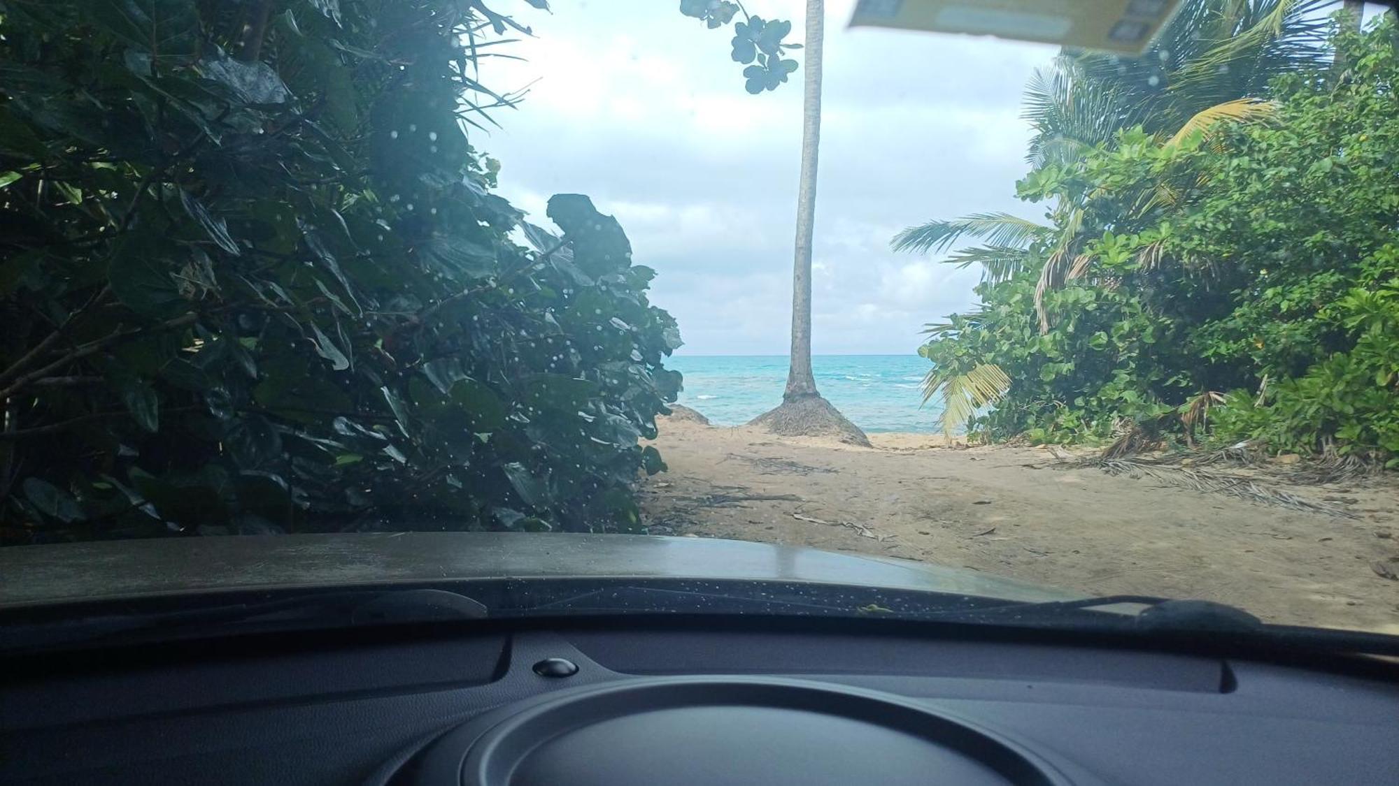 Rooster Run Glamping Camping Has Rooftop And Off The Ground Glamping Experience For 1 To 16 In A Single Tent And Views Of The Rain Forrest And To Culebra Across The Atlantic Ocean W Tents, Linens, Deluxe Air Beds, Warm Shower And More At A Great Pric ビエケス エクステリア 写真
