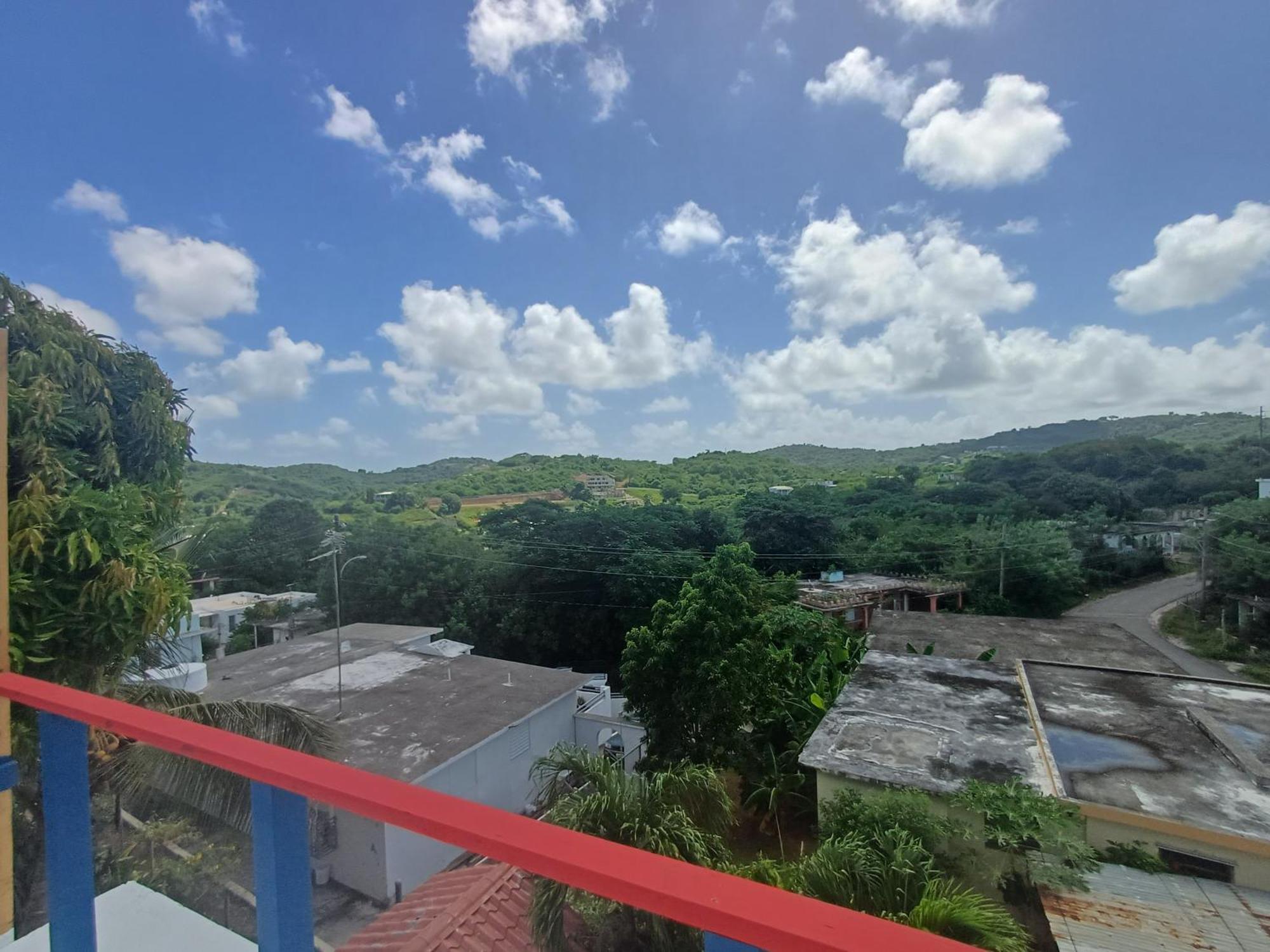 Rooster Run Glamping Camping Has Rooftop And Off The Ground Glamping Experience For 1 To 16 In A Single Tent And Views Of The Rain Forrest And To Culebra Across The Atlantic Ocean W Tents, Linens, Deluxe Air Beds, Warm Shower And More At A Great Pric ビエケス エクステリア 写真