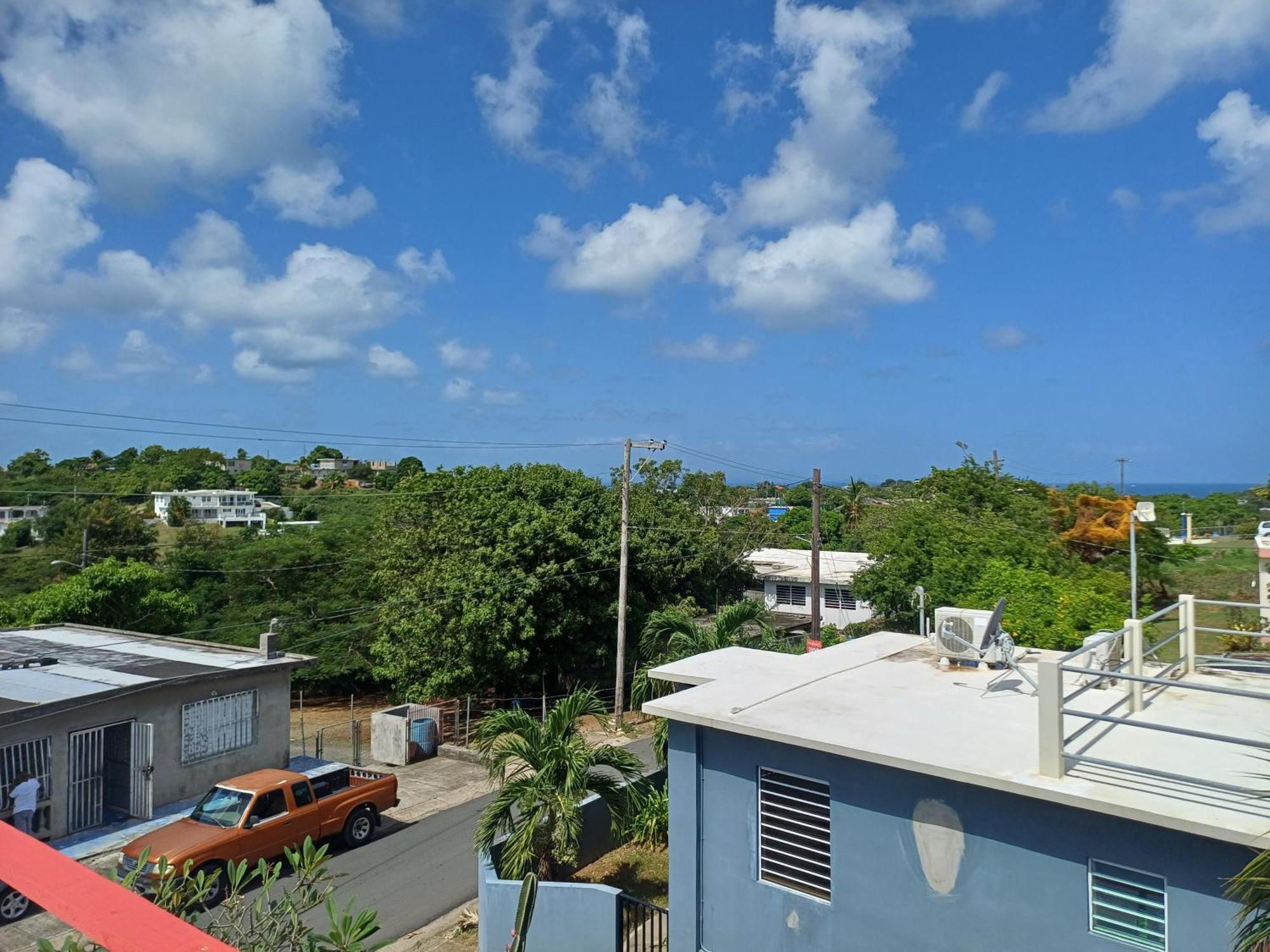 Rooster Run Glamping Camping Has Rooftop And Off The Ground Glamping Experience For 1 To 16 In A Single Tent And Views Of The Rain Forrest And To Culebra Across The Atlantic Ocean W Tents, Linens, Deluxe Air Beds, Warm Shower And More At A Great Pric ビエケス エクステリア 写真