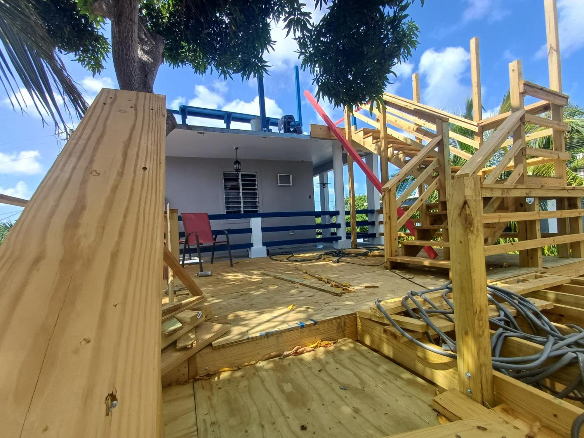 Rooster Run Glamping Camping Has Rooftop And Off The Ground Glamping Experience For 1 To 16 In A Single Tent And Views Of The Rain Forrest And To Culebra Across The Atlantic Ocean W Tents, Linens, Deluxe Air Beds, Warm Shower And More At A Great Pric ビエケス エクステリア 写真