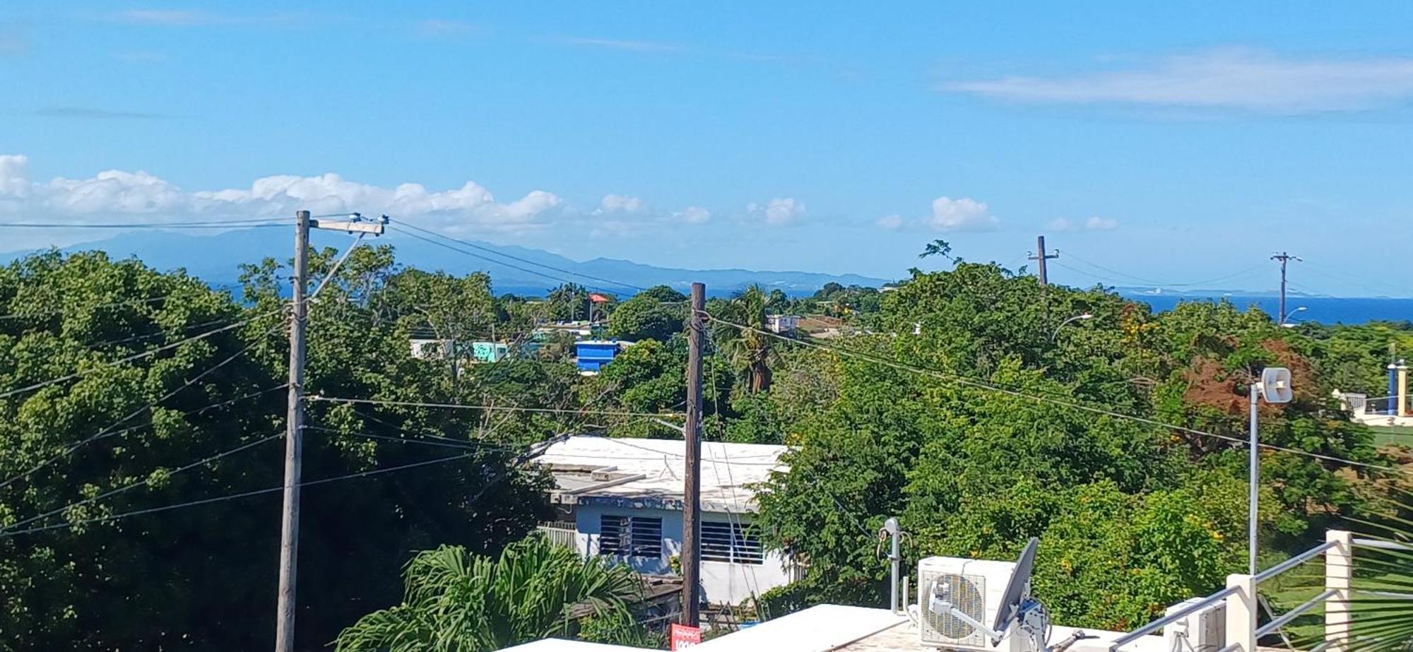 Rooster Run Glamping Camping Has Rooftop And Off The Ground Glamping Experience For 1 To 16 In A Single Tent And Views Of The Rain Forrest And To Culebra Across The Atlantic Ocean W Tents, Linens, Deluxe Air Beds, Warm Shower And More At A Great Pric ビエケス エクステリア 写真