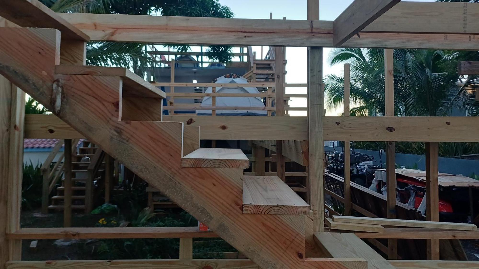 Rooster Run Glamping Camping Has Rooftop And Off The Ground Glamping Experience For 1 To 16 In A Single Tent And Views Of The Rain Forrest And To Culebra Across The Atlantic Ocean W Tents, Linens, Deluxe Air Beds, Warm Shower And More At A Great Pric ビエケス エクステリア 写真